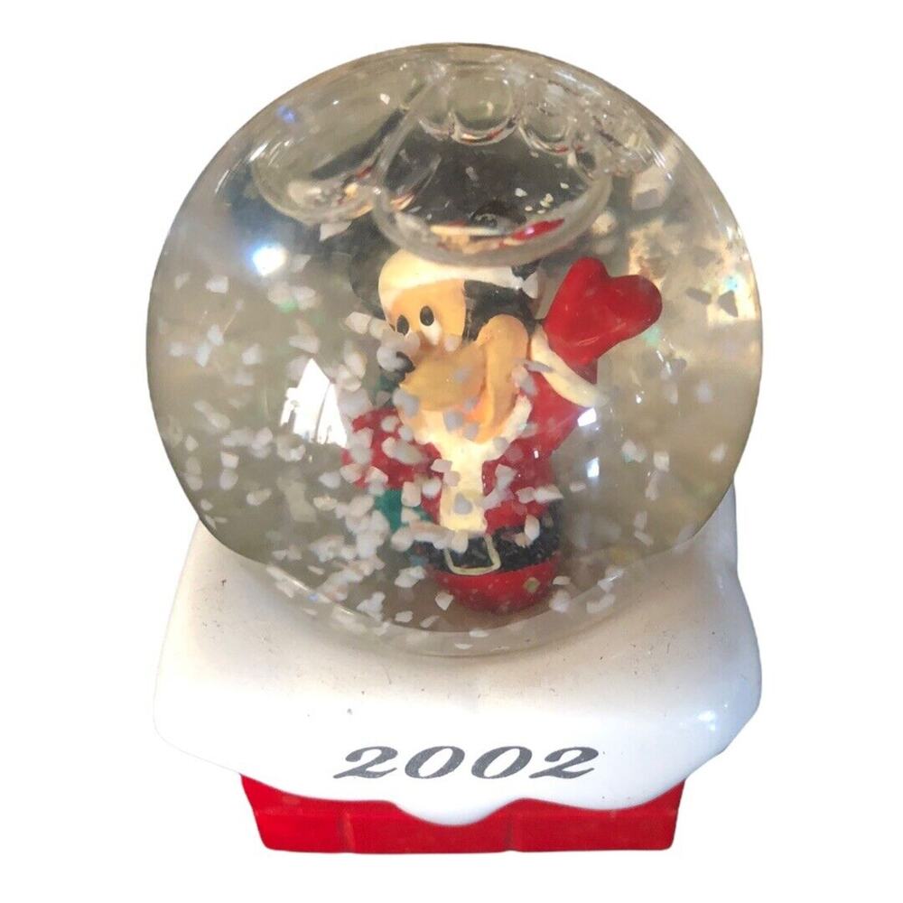 RARE COLLECTABLE JCPenney Mickey Mouse Snow Water Globe Giveaway Christmas 2002